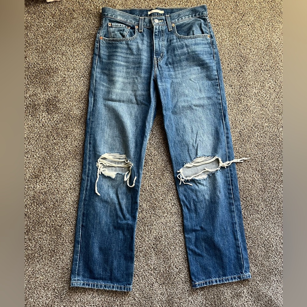 Levi’s women’s low pro straight size 30 distressed ripped